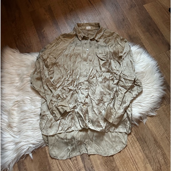 ARITZIA Wilfred Satin Relaxed Button Down Shirt - Picture 4 of 5